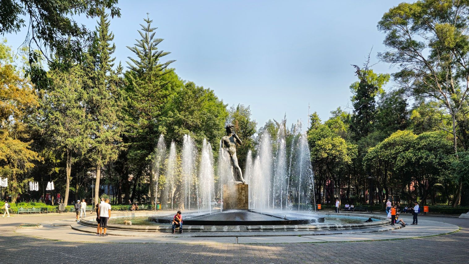 Plaza Río de Janeiro, La Roma, Mexico City. / Kukun