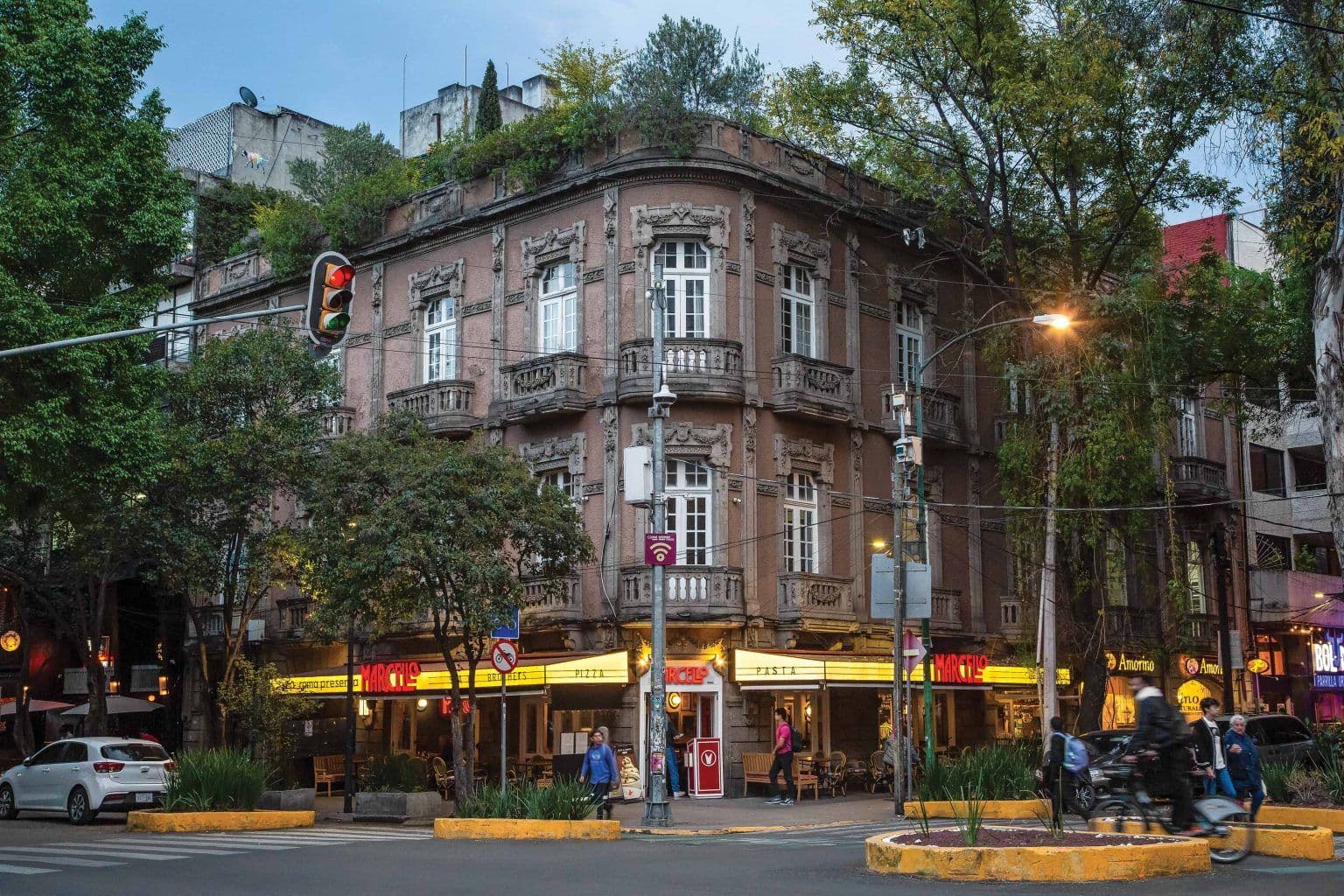 Bars and Restaurants to Watch Soccer Matches in Mexico City: Options in Reforma, Roma, and Condesa