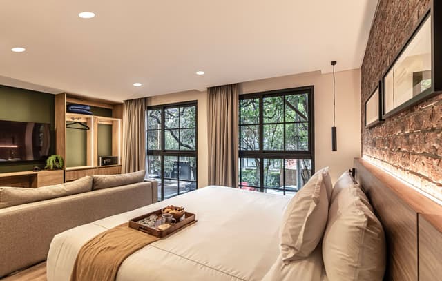Signature King Suite Street View